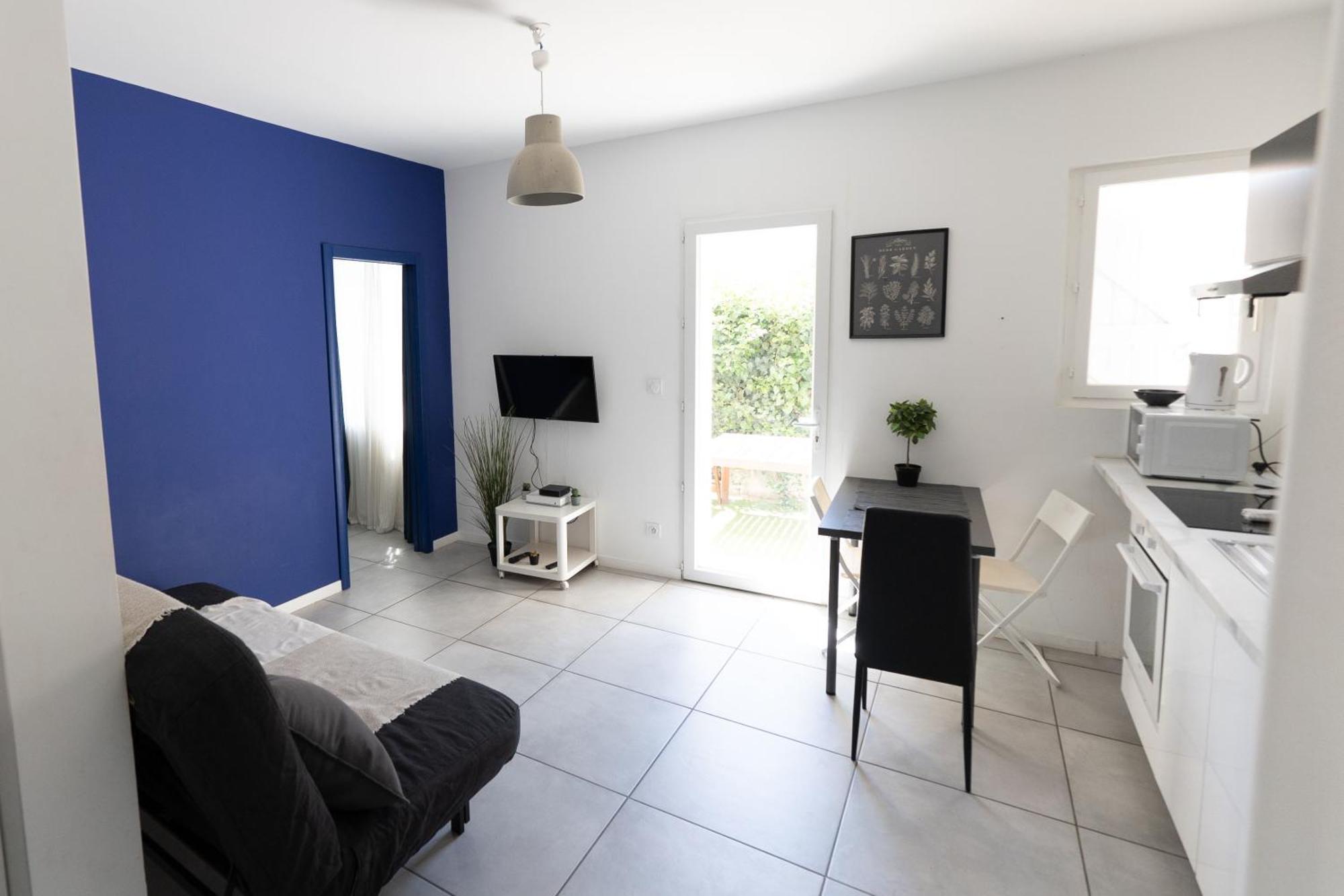 Le Grand Bleu Apartment *